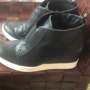 MIA Ankle wedge boots. Black 7.5